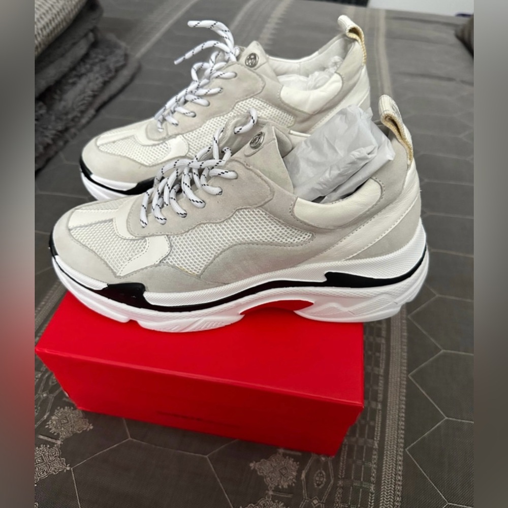 NEW - WISHBONE Women's Sneakers